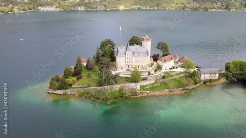 Chateau de Duingt sur le lac d'Annecy, vue aérienne avec drone, France