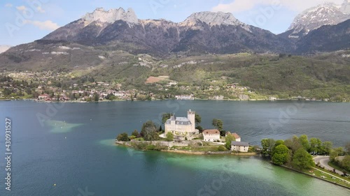 Chateau de Duingt sur le lac d'Annecy, vue aérienne avec drone, France
