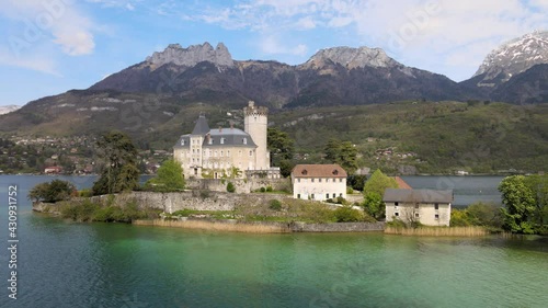 Chateau de Duingt sur le lac d'Annecy, vue aérienne avec drone, France