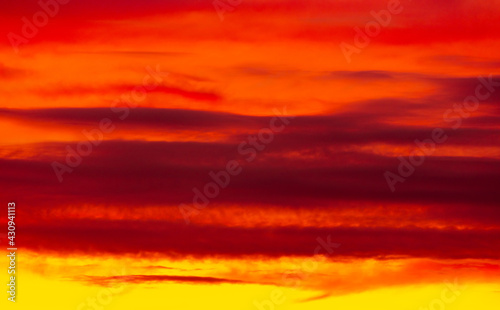 Fototapeta Naklejka Na Ścianę i Meble -  Colorful sunset with clouds in the sky.