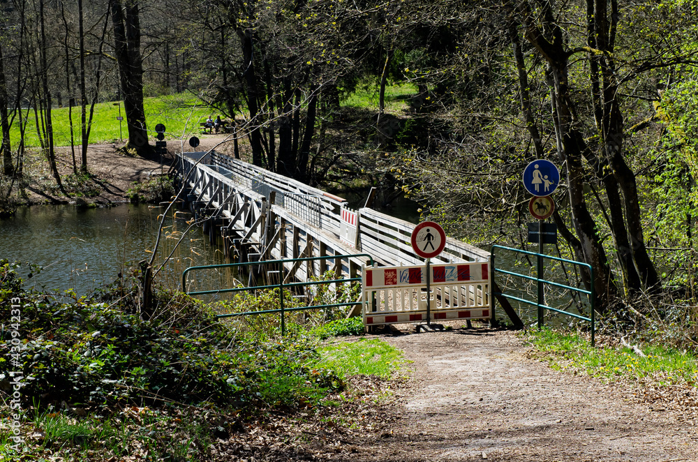 Brücke- Fußgängerbrücke