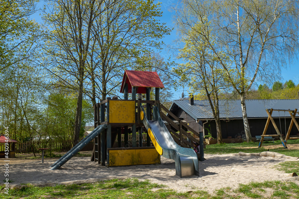 Spielplatzgeräte
