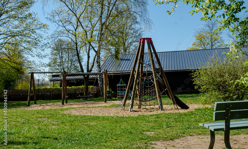Spielplatzgeräte