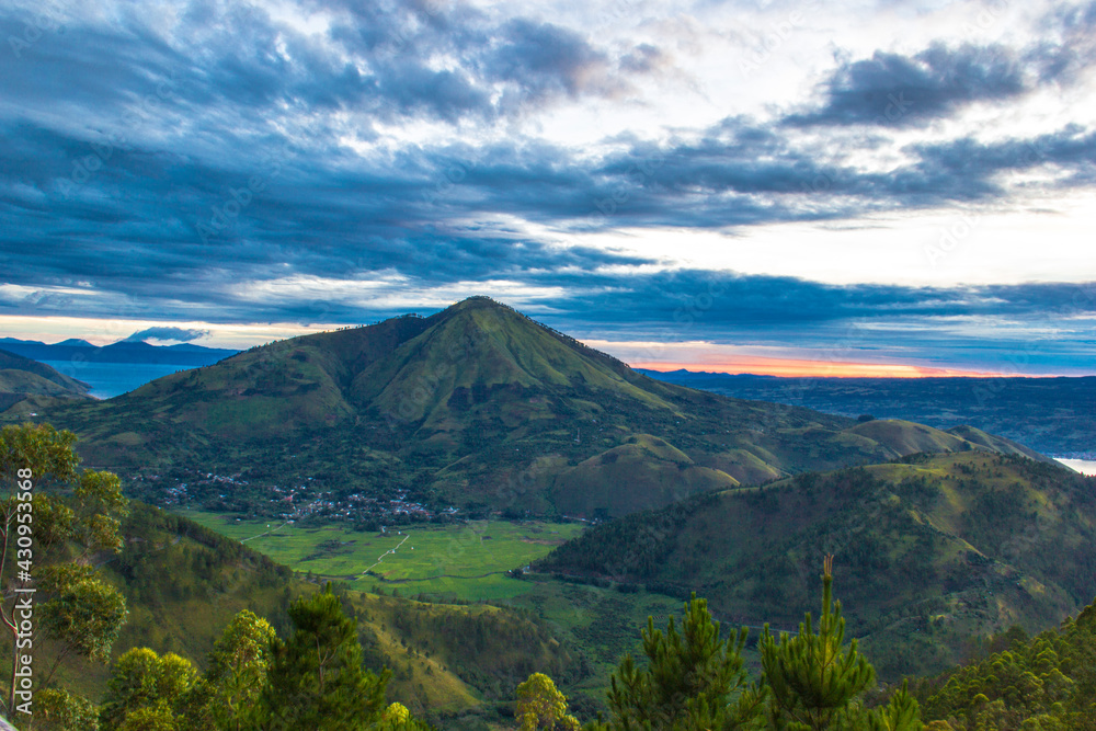 Sunrise a Toba Lake Sunrise a Toba Lake