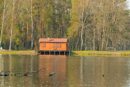 Leśne jezioro. Domek rybaka. photo