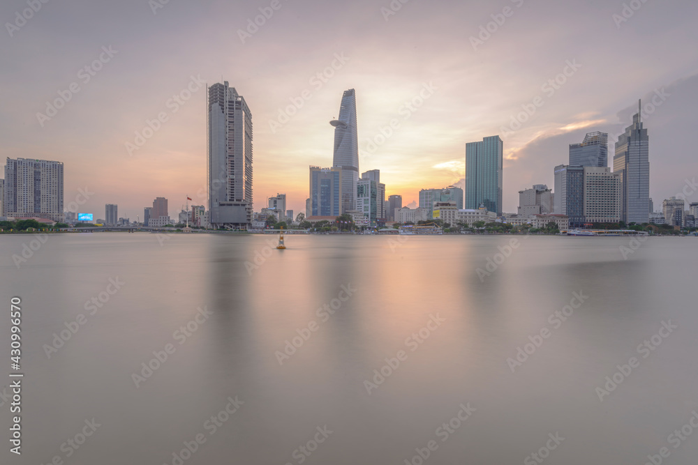 Place: Ho Chi Minh City, Vietnam. Time: April 30, 2021. When the sunset comes, the author noticed that the color of the sky has a huge change, the photo of the architecture shows that vividly.