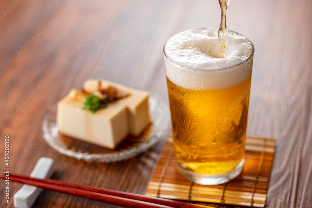 グラスビールと冷奴 グラスビールと冷奴