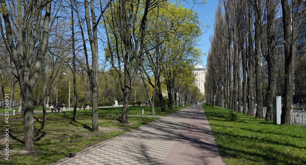 Spring has come to the Rusanovka district of Kiev