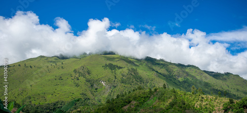 Montañas de Lanquín photo