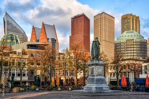 Bild auf Leinwand Central square (Het Plein) with statue of William the Silent, in the afternoon Hague, Netherlands