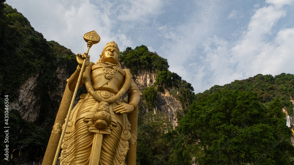 Αυτοκόλλητο The Batu Caves Lord Murugan Statue and entrance near Kuala Lumpur Malaysia
