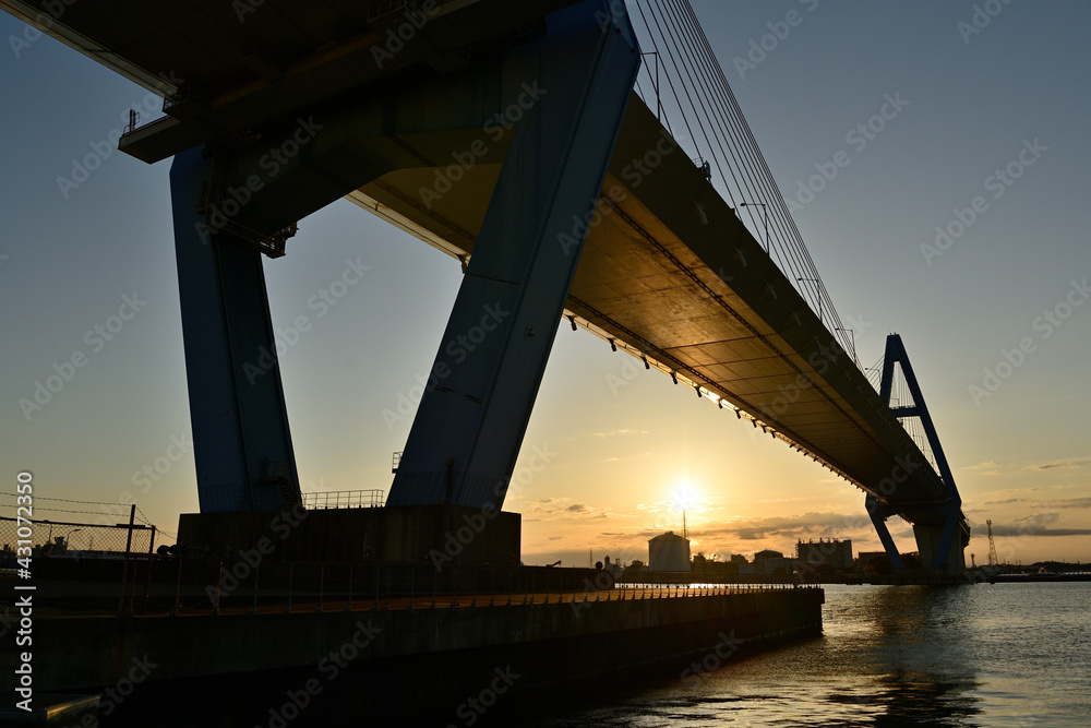 Fototapeta 名港東大橋からの日の出