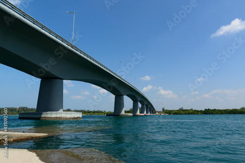Fototapeta Naklejka Na Ścianę i Meble -  The Siri Lanta bridge connects the two largest islands, Ko Lanta Yai and Ko Lanta Noi, Krabi, Thailand.