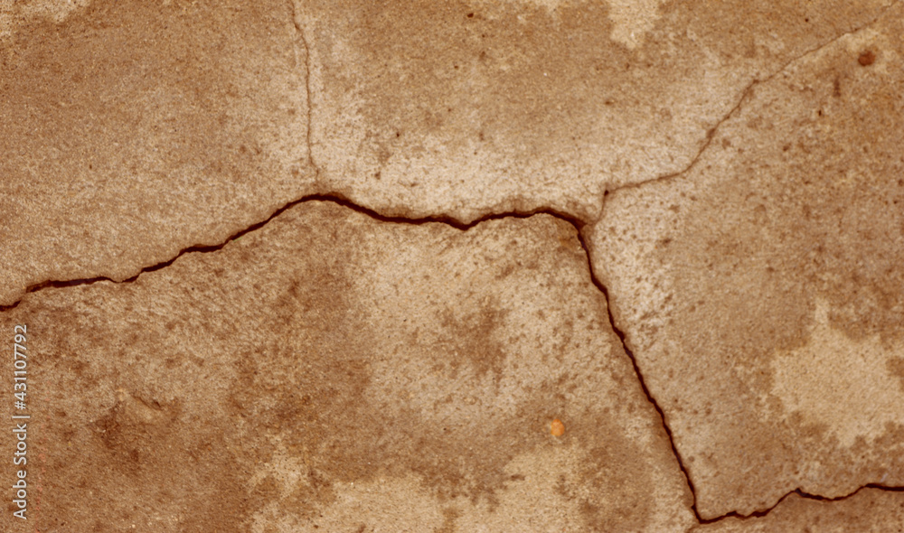 Obraz premium Crack wall texture. Cracked concrete wall covered with cement surface as background. Wall fragment with scratches and cracks