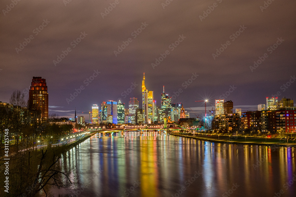 Frankfurt am Main im Panorama bei Nacht