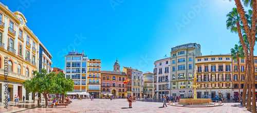 Obraz na płótnie Panorama of Constitution Square with a fountain, Malaga, Spain w salonie