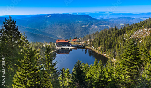 The Mummelsee in the Black Forest surrounded by mountains_Baden-Wuerttemberg, Germany, Europe