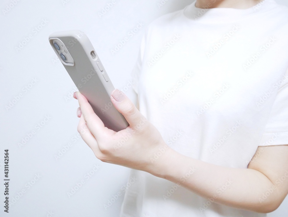 スマートフォンと女性 スマートフォンと女性