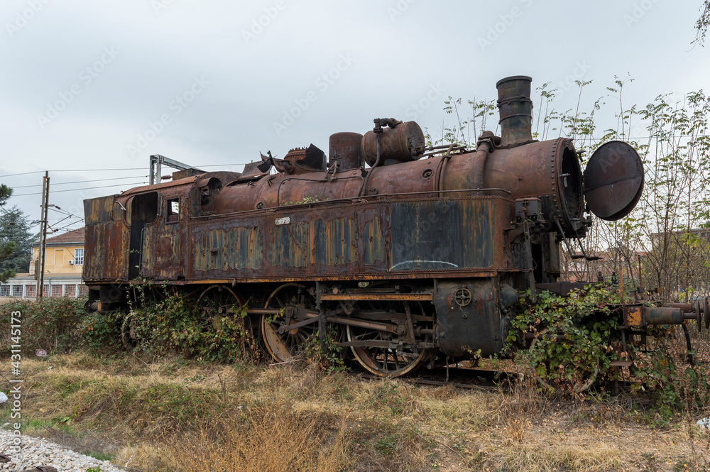 Naklejka premium Old rusted, abandoned train stands in an abandoned station