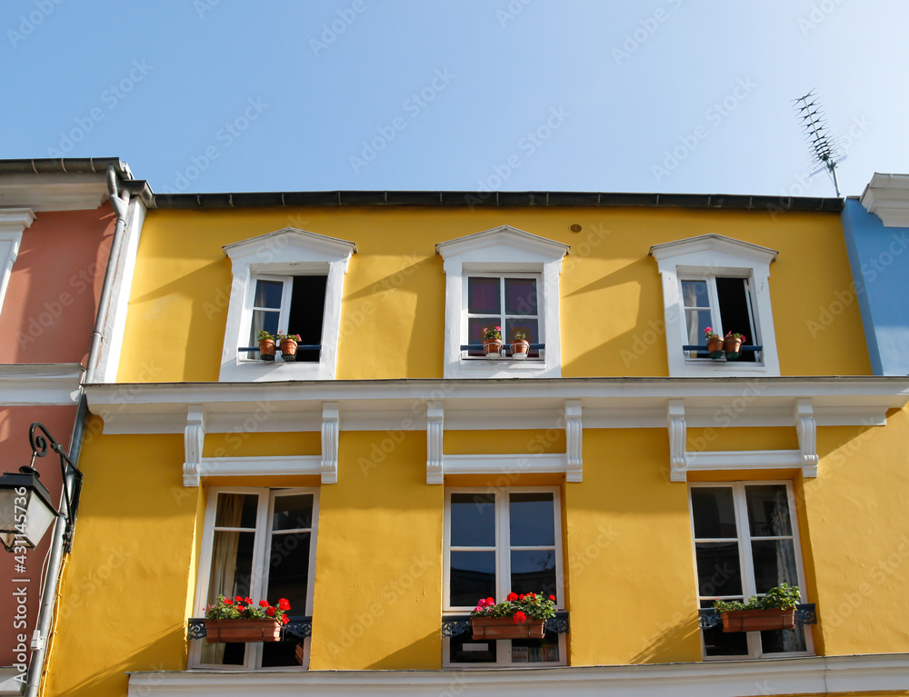 Maison jaune rue Crémieux à Paris	
