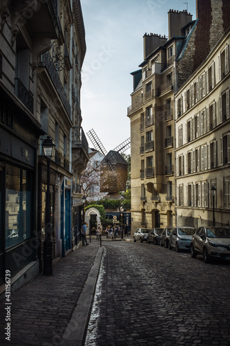 Fototapeta Naklejka Na Ścianę i Meble -  cobblestone street and old moulin in montmartre paris 