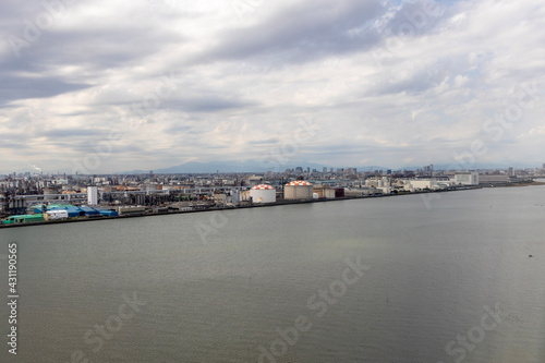東京湾の工業地帯の空撮 Aerial view of the industrial area of ​​Tokyo Bay 6 © T_kosumi