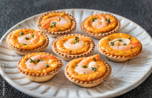 Shrimp tartlets with cheese