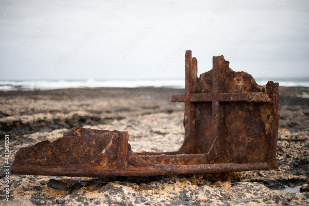 Fototapeta premium rusty old wreck