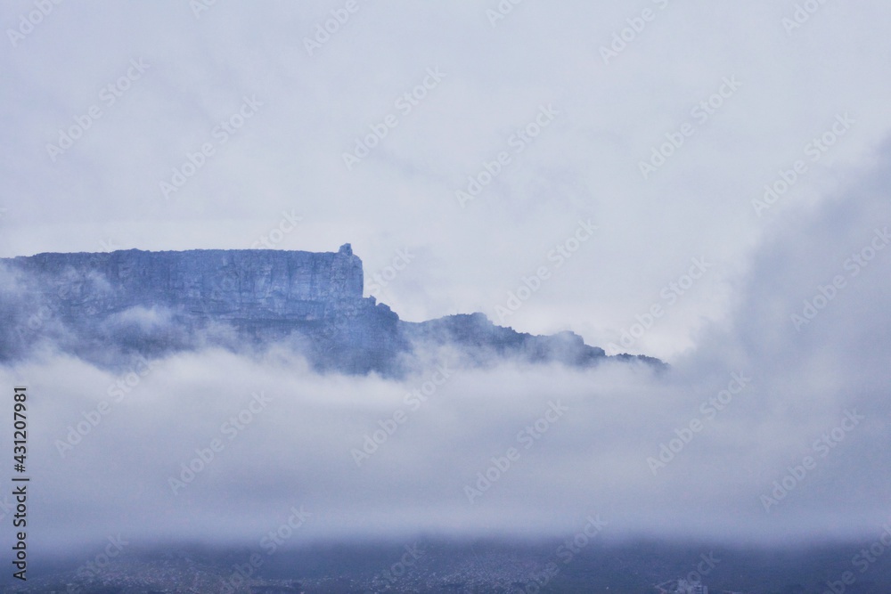 Tafelberg in Kapstadt in Wolken