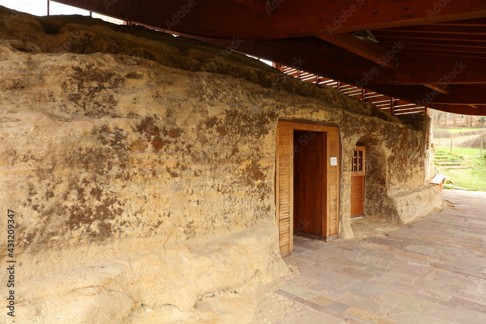 Fototapeta premium Iglesia Santa María de Valverde, Valderredible. Cantabria, España