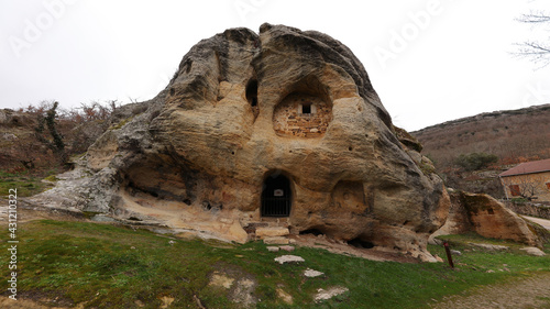 Iglesia rupestre de Arroyuelos, Valderredible , Cantabria, España