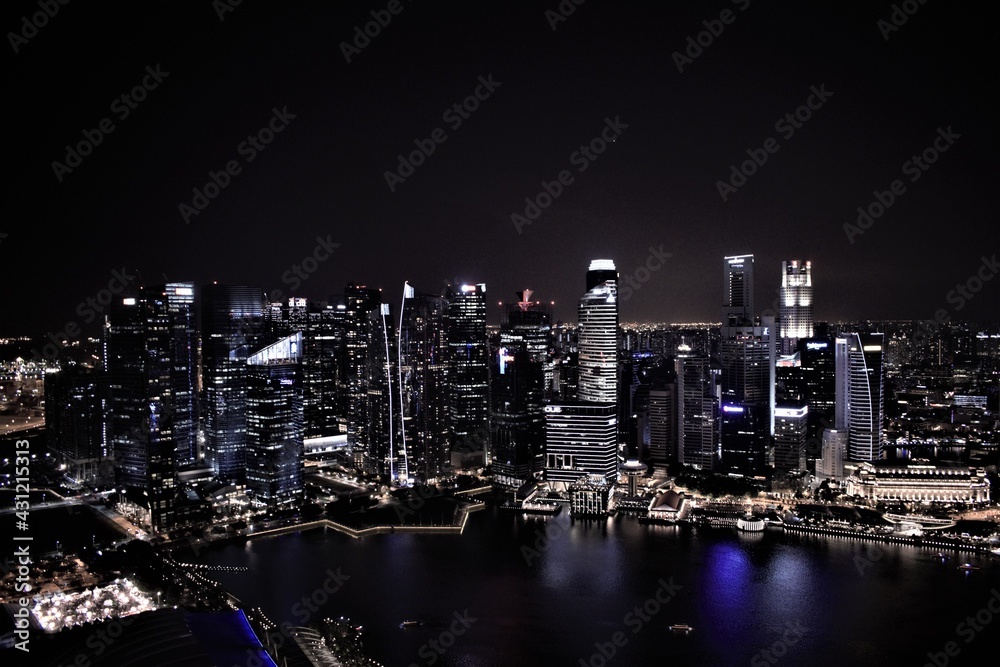 Skyline nocturno de Singapur