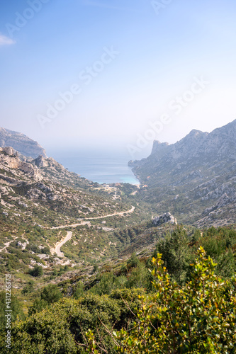 Obraz na płótnie Parc national des calanques, Marseille, France. Calanque de Sormiou au printemps. w salonie