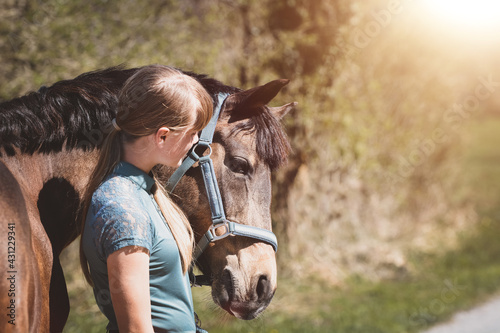 Mädchen mit Pferd/Pony photo