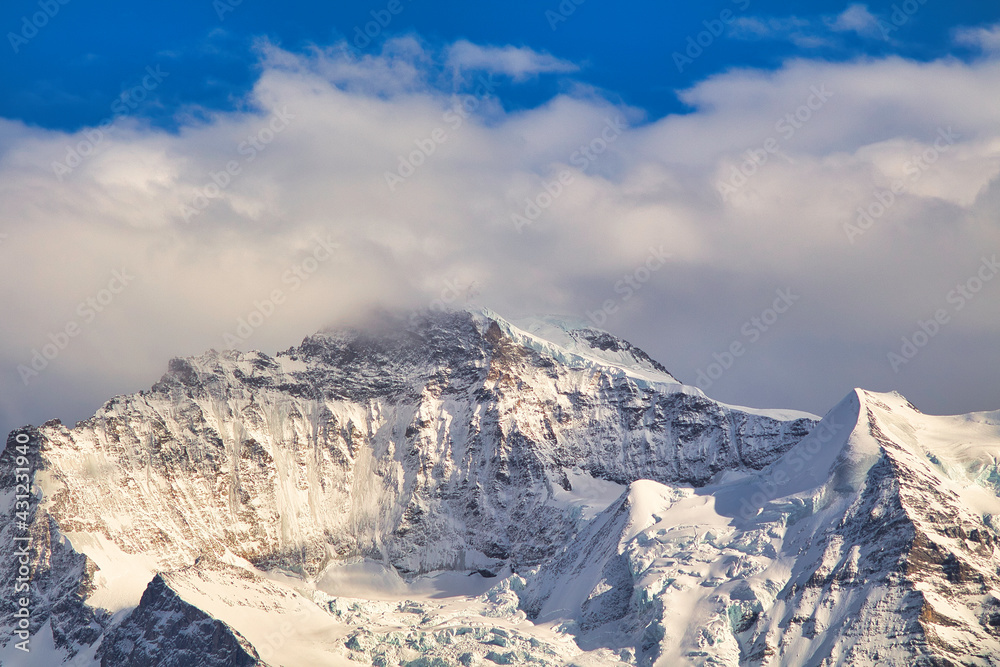 Der Weltberühmte Jungfrau ist ein Berg im Kanton Berg, Schweiz