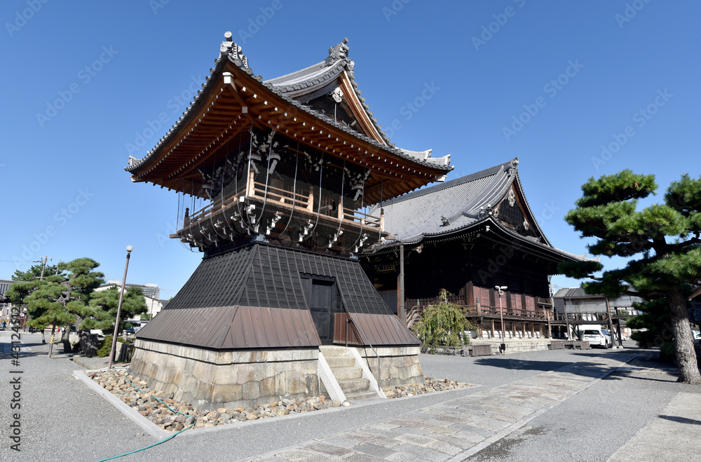 要法寺　鐘楼堂と本堂　京都市