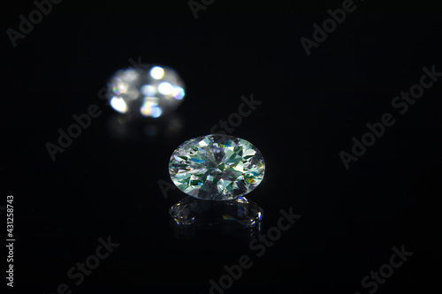 The selected real diamonds have a luster. For making jewelry