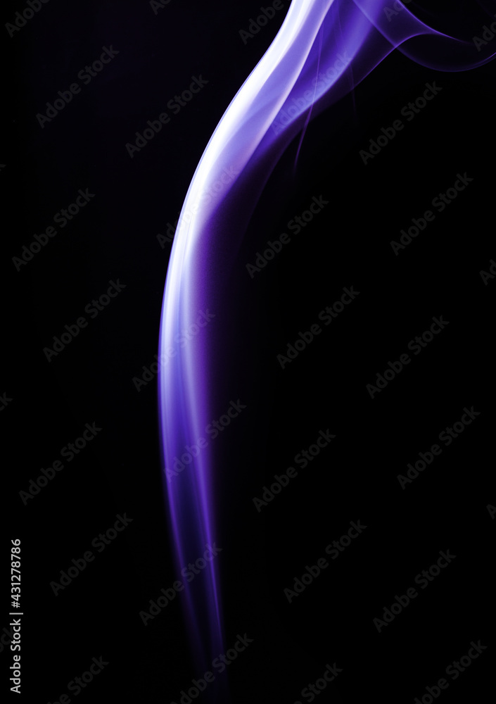 Naklejka premium Abstract purple smoke on black background