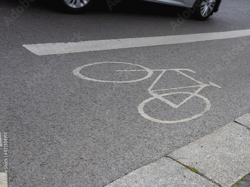 Obraz na płótnie Symbol for a bicycle lane in Germany w salonie