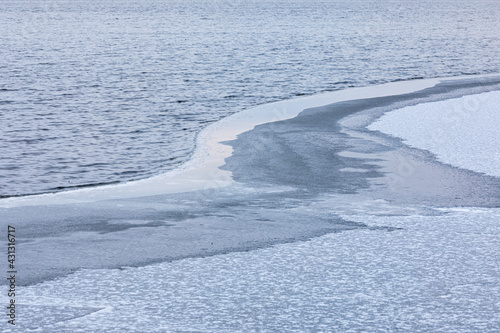 Partially frozen lake surface and snow © Juhku