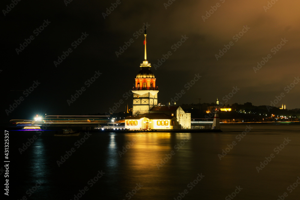 Night view of the famous Maiden's Tower in Istanbul