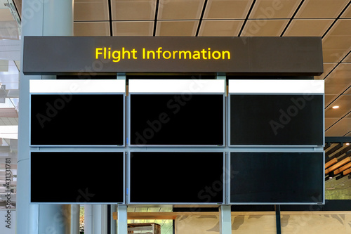 Foto Mock up of departure and arrival information billboard in airport