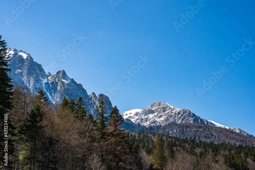 Obraz na płótnie Mountain landscape in Romanian Transylvania in winter w salonie