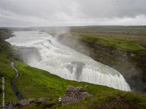 Obraz na płótnie cascada grieta w salonie