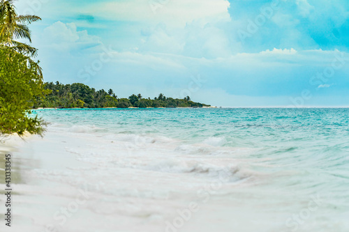 Fototapeta Naklejka Na Ścianę i Meble -  Panoramic view of a tropical beach with palm trees, turquoise waters and blue sky in the Maldives, Indian Ocean