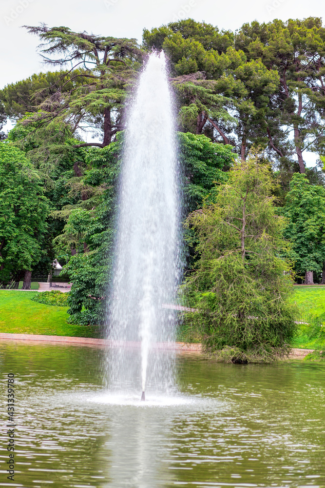 Splashing Fountain in Retiro Park from Madrid . Green urban park with splashing water 