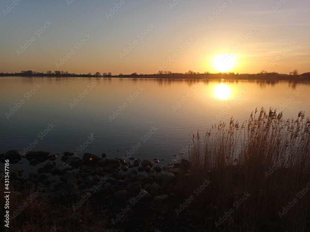 Fototapeta premium Sonnenuntergang über der Schlei