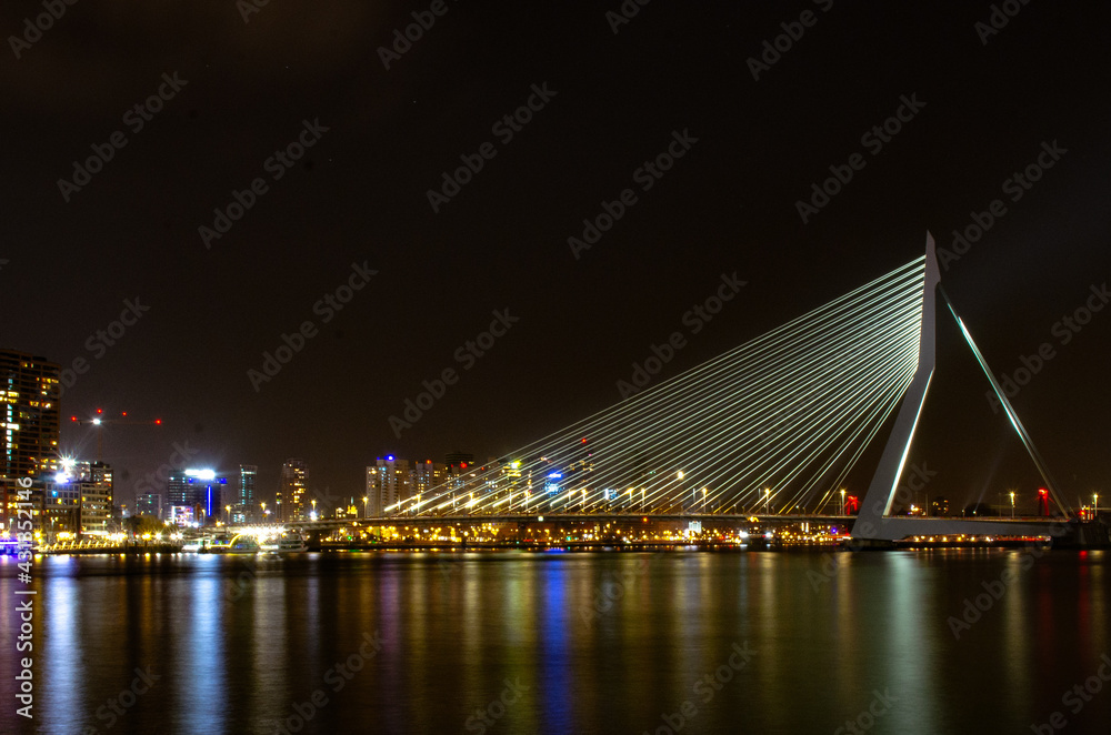 Obraz premium erasmus bridge by night