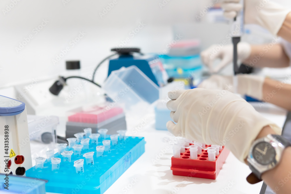 Chemists mixed up chemical to find antiretroviral drugs at the lab,Experiment to detect virus was found in the blood,Developers of potential medicines and vaccines against COVID-19 Chemists mixed up chemical to find antiretroviral drugs at the lab,Experiment to detect virus was found in the blood,Developers of potential medicines and vaccines against COVID-19