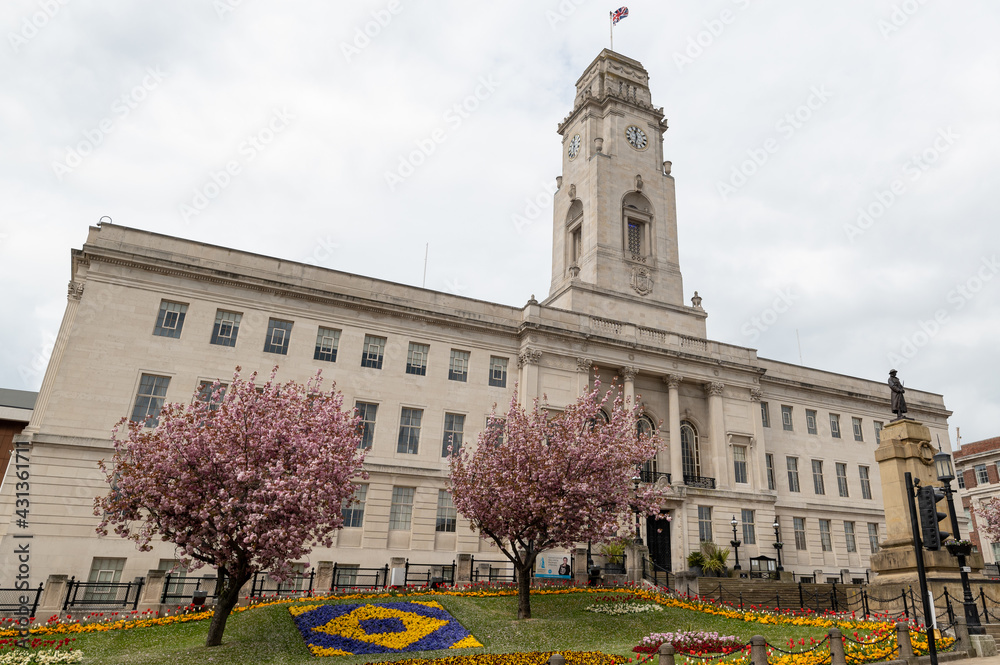 Obraz premium Side view of Barnsley Town Hall, South Yorkshire, UK